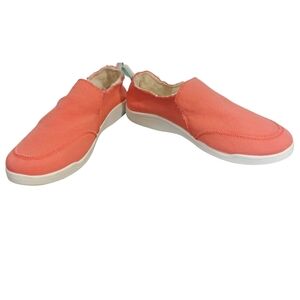 Like New!  Vionic Venice Malibu Beach Slip On Sneakers in Sea Coral - Sz 8.5